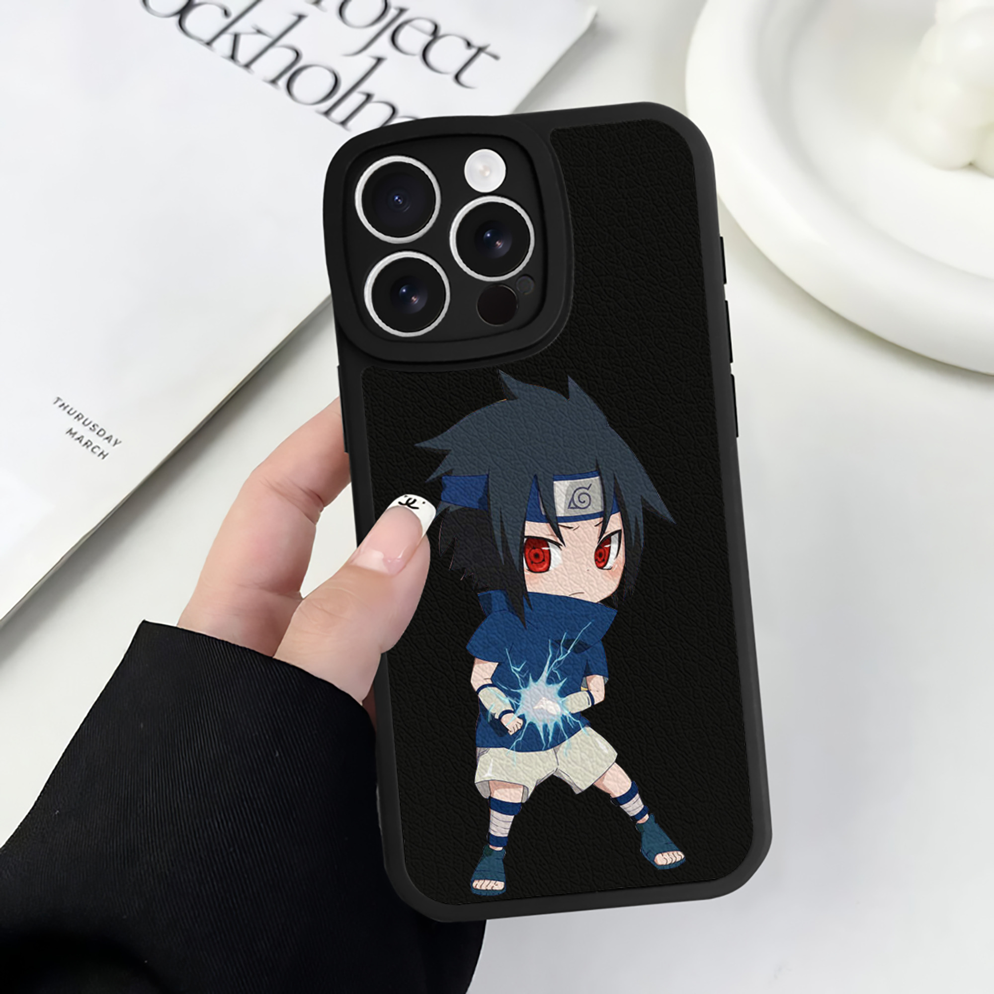 （画像用） NARUTO -ナルト- うちは サスケ Uchiha Sasuke 【iPhone 16シリーズ対応】シリコンスマホケース（レザー調） 材質：シリコン